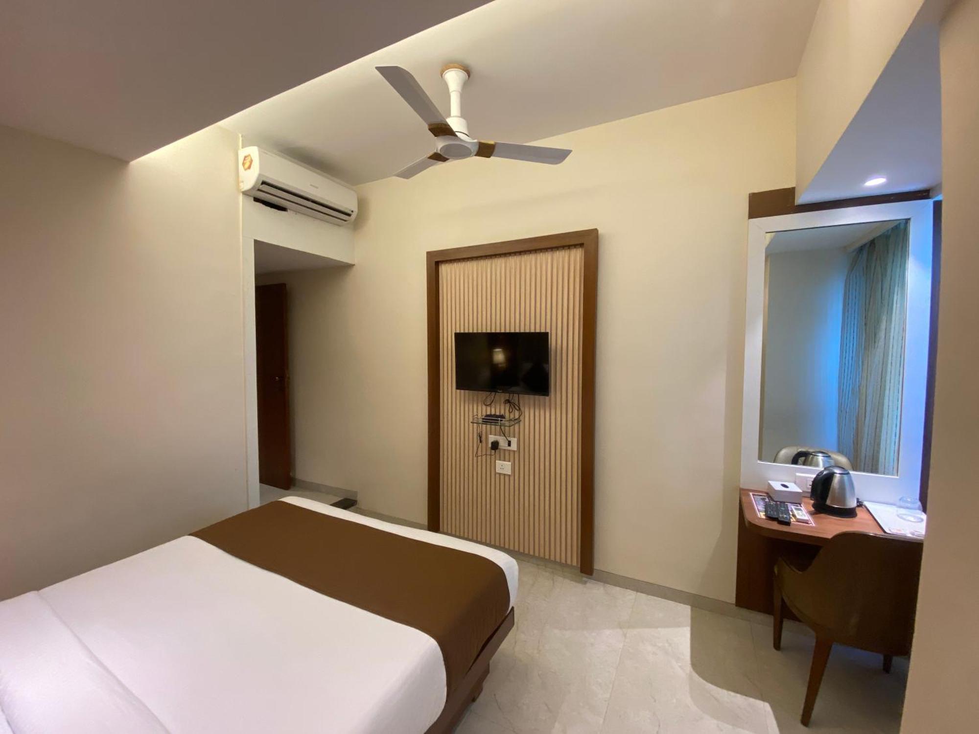 Hotel Czar Inn - Vashi Нави Мумбаи Экстерьер фото