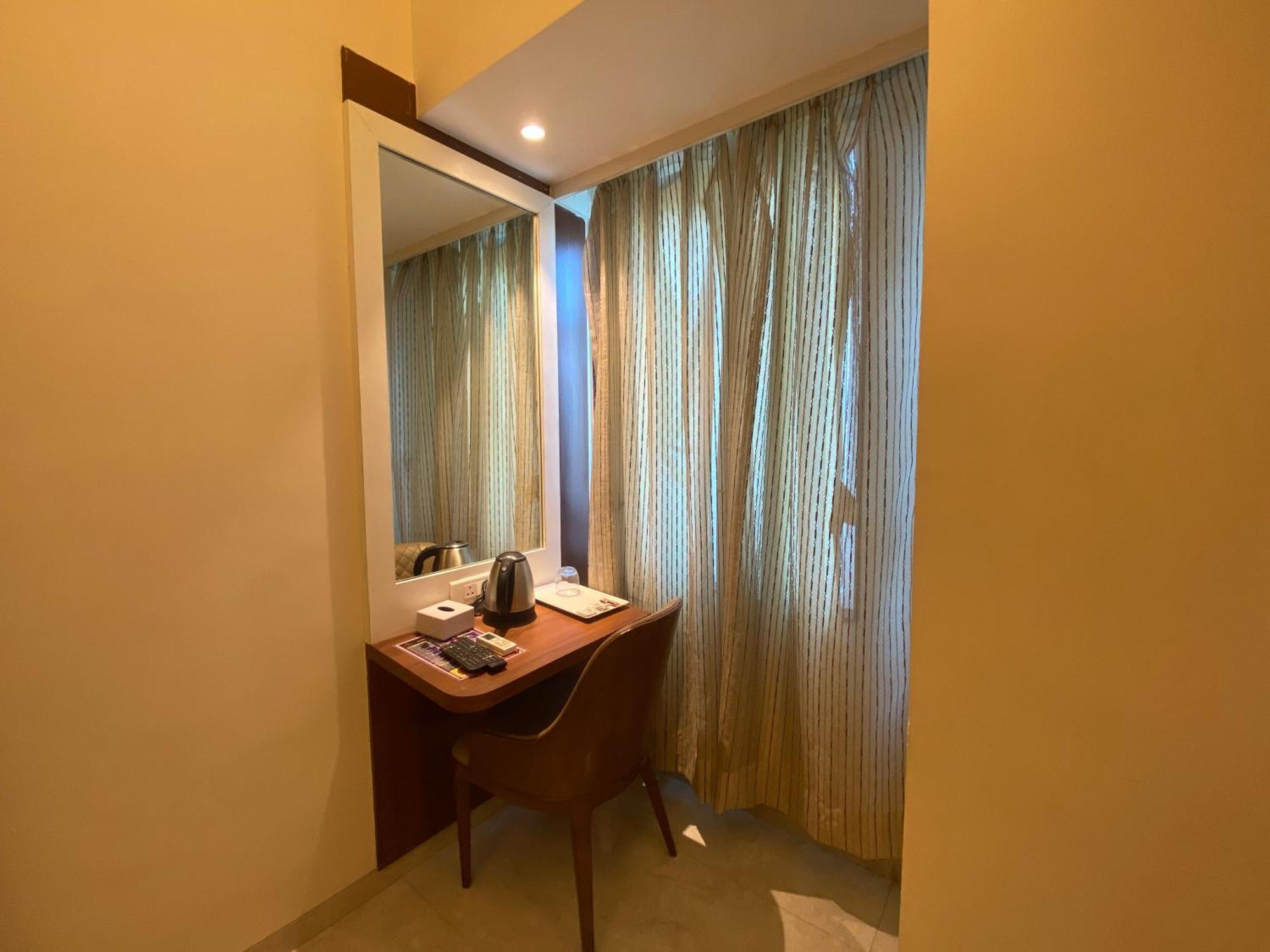Hotel Czar Inn - Vashi Нави Мумбаи Экстерьер фото